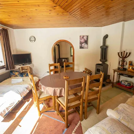 Vikendica Borovac Mountain Escape